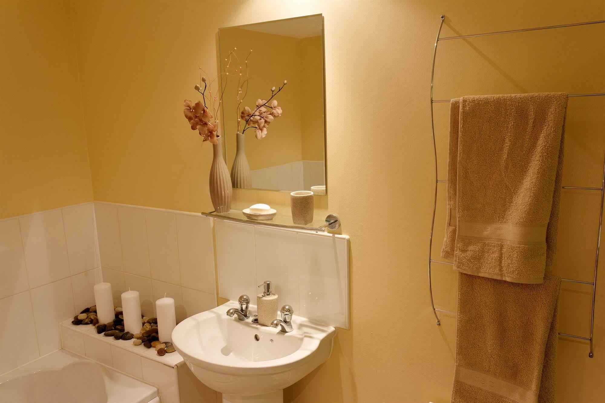 The Lindley Suite - Simple2Let Serviced Apartments Huddersfield Buitenkant foto