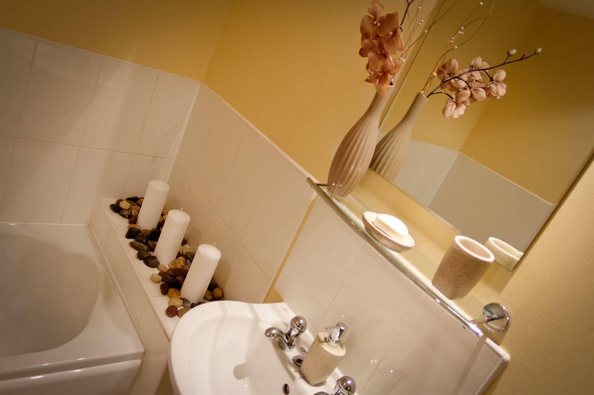 The Lindley Suite - Simple2Let Serviced Apartments Huddersfield Buitenkant foto