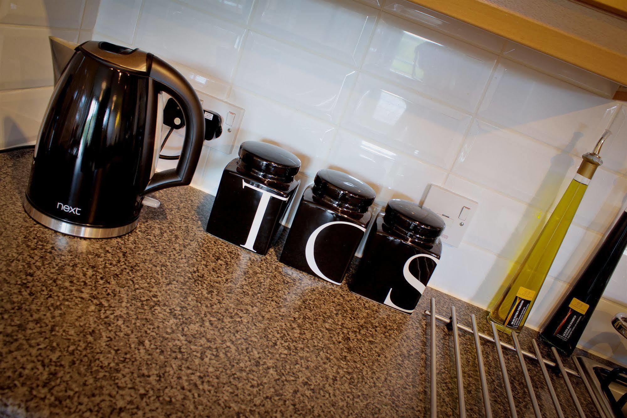 The Lindley Suite - Simple2Let Serviced Apartments Huddersfield Buitenkant foto