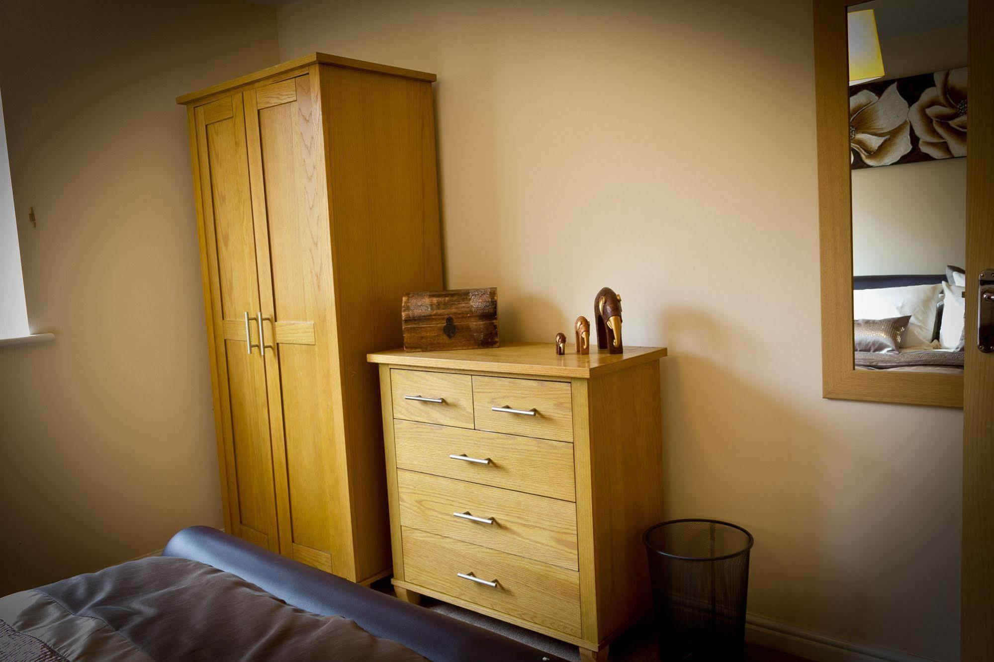 The Lindley Suite - Simple2Let Serviced Apartments Huddersfield Buitenkant foto